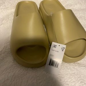 Size 8 resin colorway no box new